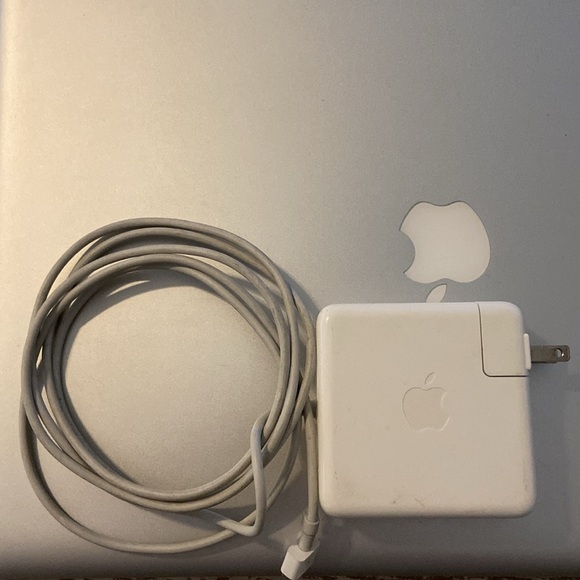 Apple Used Laptop - Picture 13 of 14